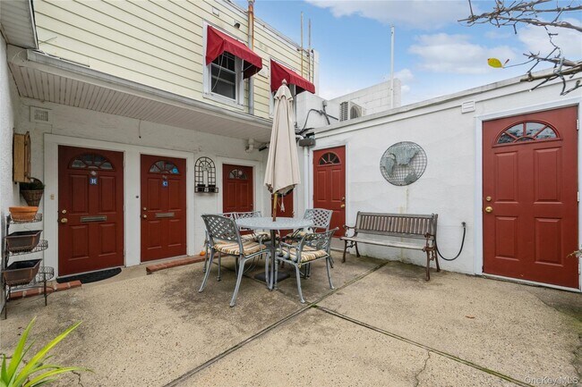 Building Photo - 51 Spring St