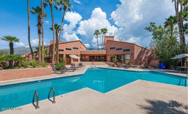 Building Photo - 5051 N Sabino Canyon Rd