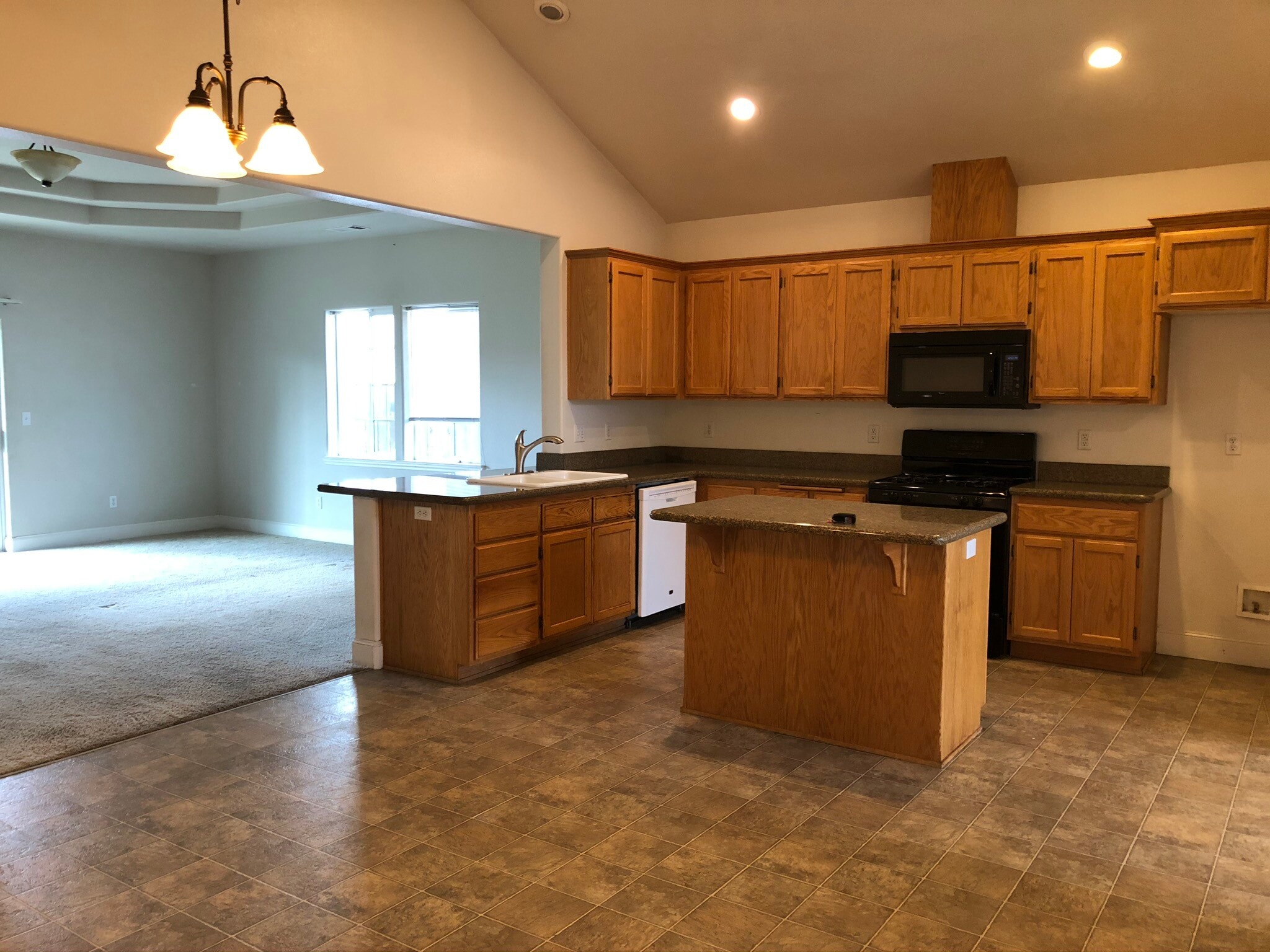 Building Photo - 818 Solano Cir