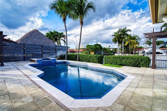 Building Photo - 2085 Ixora Rd