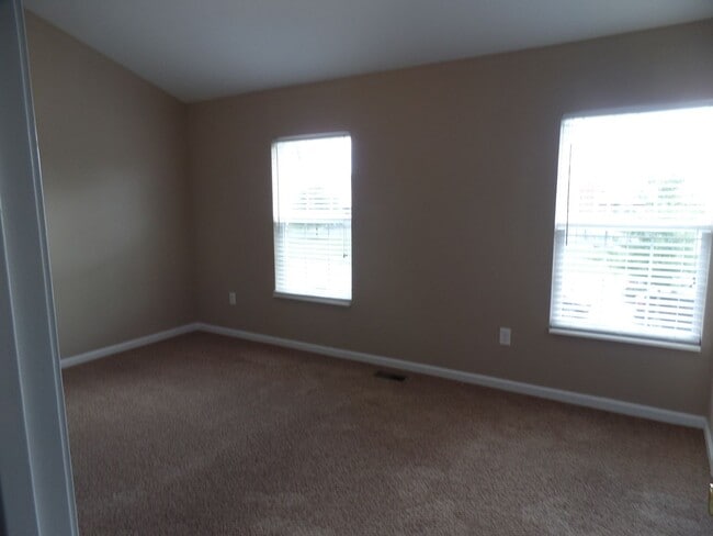 Building Photo - Traditions at Highbluffs 4061