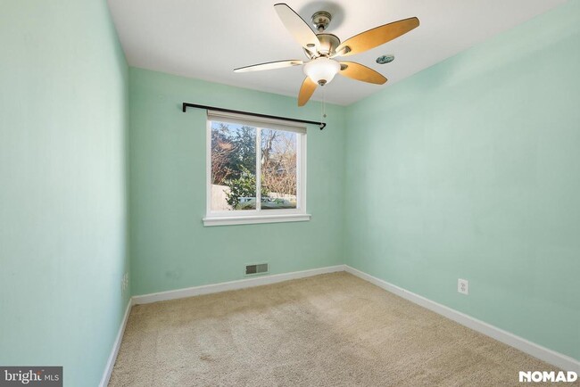 Building Photo - 303 Mansfield Rd