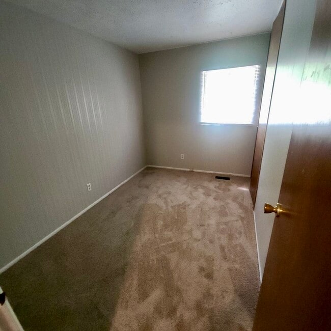 Building Photo - 2702 W Daniel St