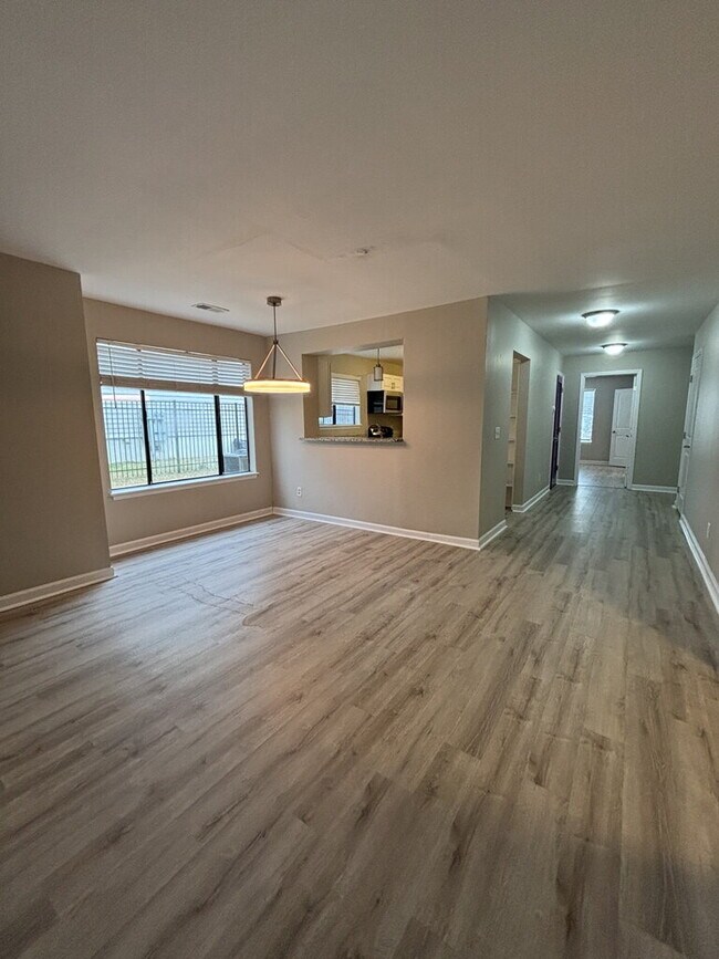 Building Photo - 8483 Yadkin Cir