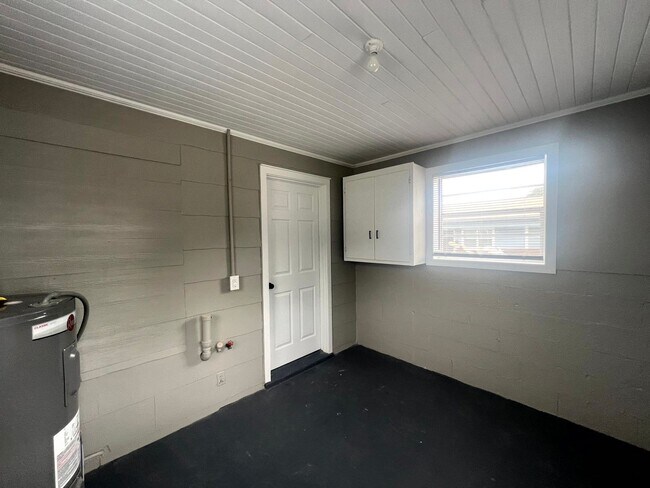 Building Photo - 124 Eastwood Ave