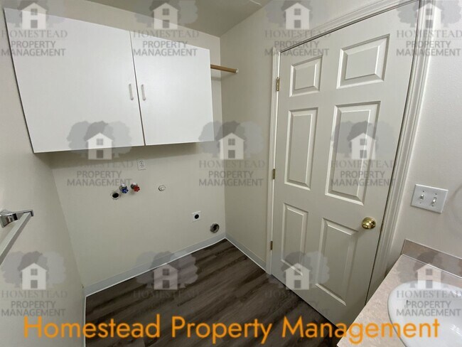 Building Photo - 599