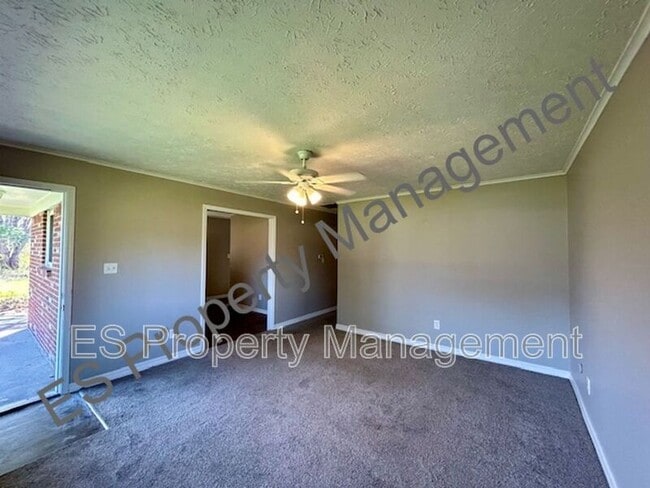 Building Photo - 2464 Tansel Rd