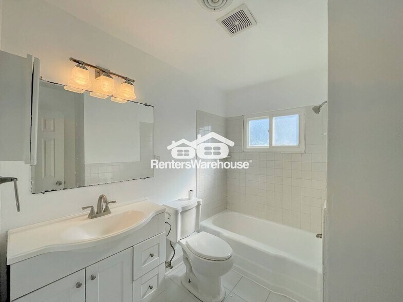 Building Photo - 1121 Sherry Ave