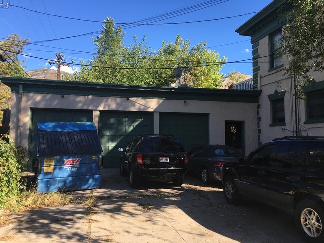 Garage - 2480 Van Buren Ave