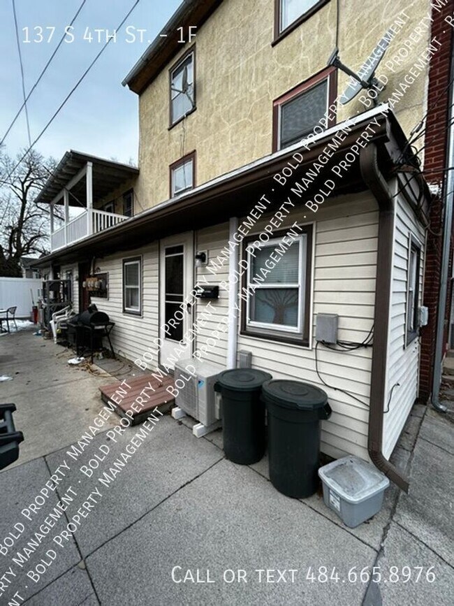 Building Photo - 137 S 4th St