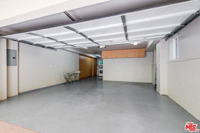 Building Photo - 4125 W Hood Ave