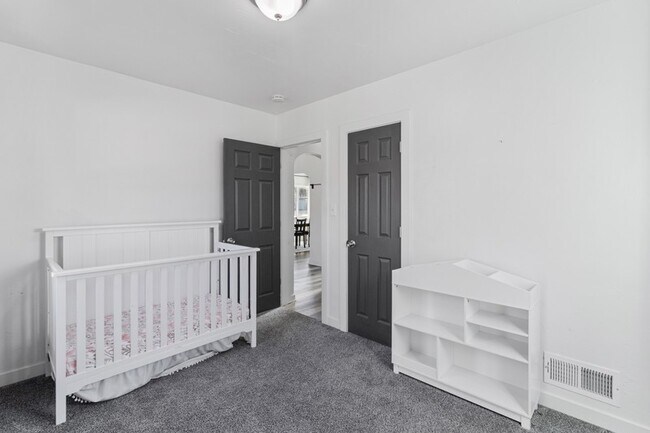 Building Photo - 129 W 100 S