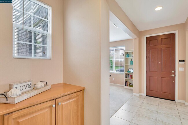 Building Photo - 1489 Menton St
