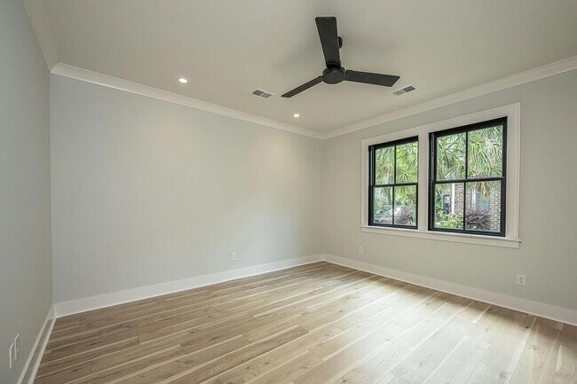 ground level bedroom - 3584 Henrietta Hartford Rd