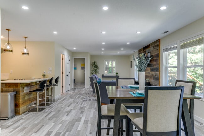 Building Photo - 19007 SW Chesapeake Dr