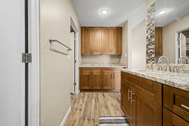 Building Photo - 7825 E San Carlos Rd