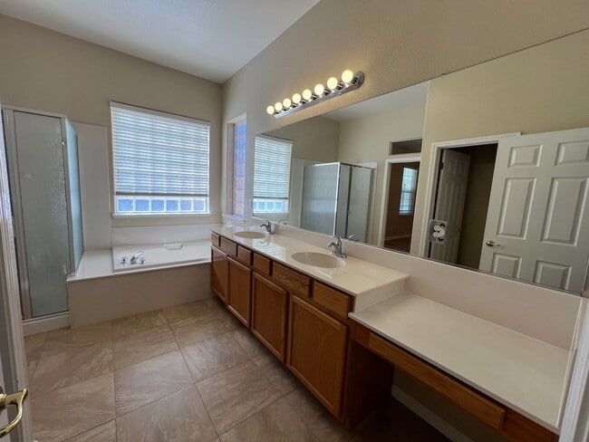 Building Photo - 4-bedroom single story located in Sylvan S...