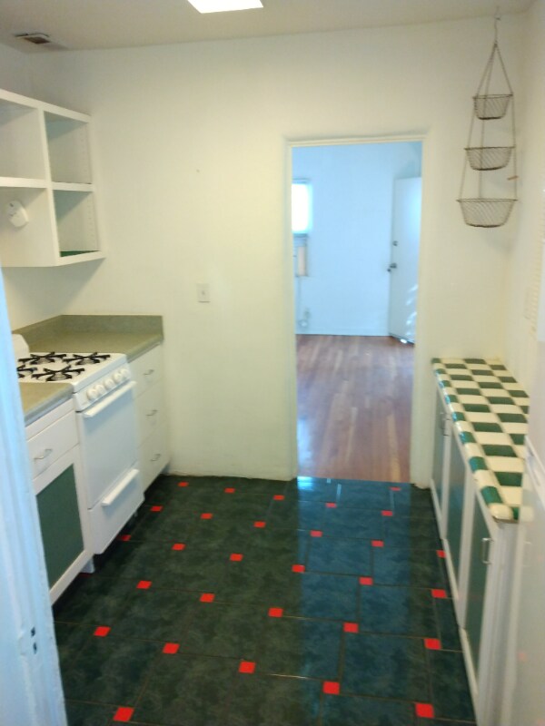 Building Photo - 433 E 23rd St