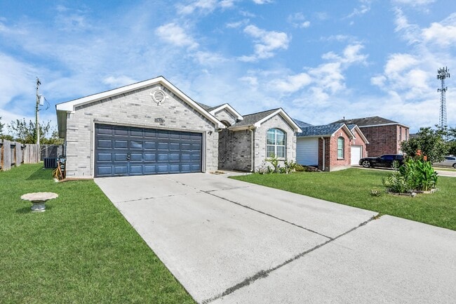 Building Photo - 3827 Dogwood Tr