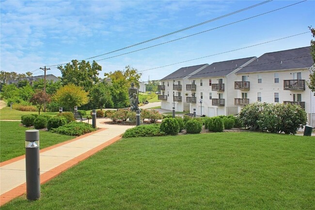 Building Photo - 300 Stonewall Creek Dr
