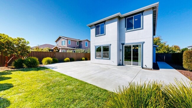 Building Photo - Rare Santa Rosa Four Bedroom house in Desi...