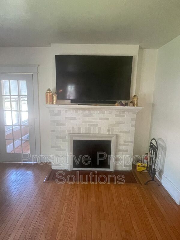 Building Photo - 528 Lindbergh Avenue