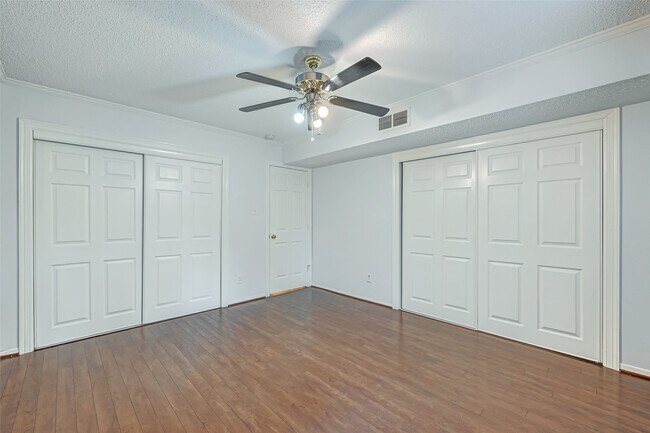 Building Photo - 8287 Kingsbrook Rd