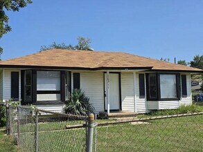 Building Photo - 10311 Bellview Dr
