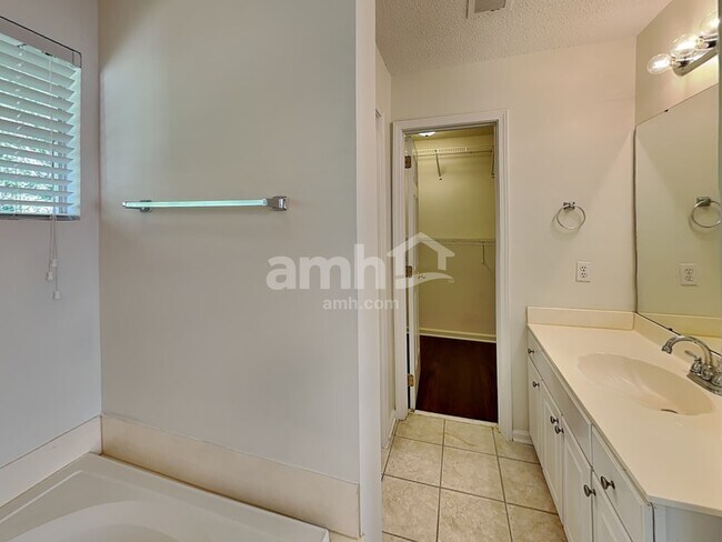 Building Photo - 5824 Downfield Wood Dr