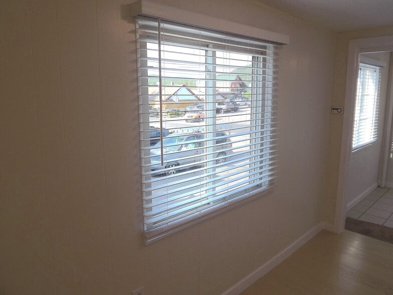 Building Photo - 115 N Park St