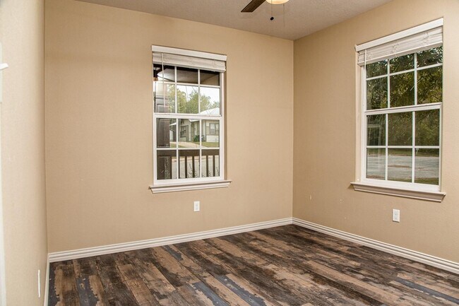 Building Photo - 208 Joseph St