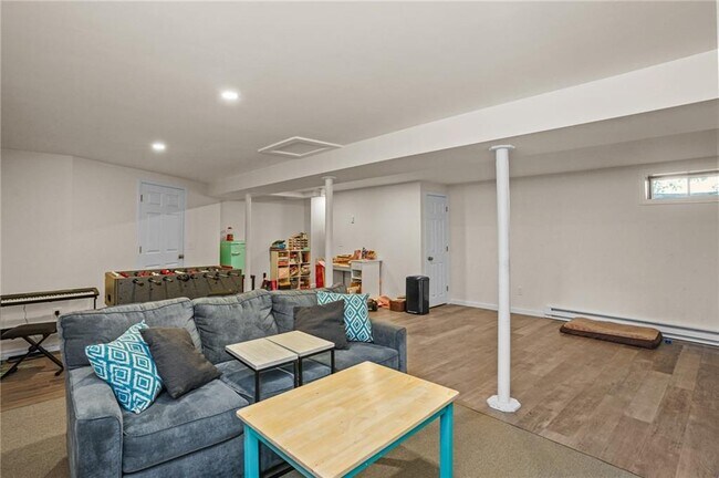 Building Photo - 31 Smith St