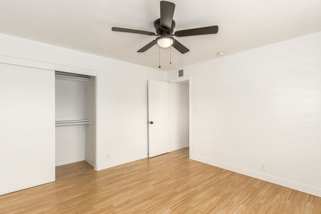 Building Photo - 2 Bed | 1 Bath - Updated Ground Floor Unit