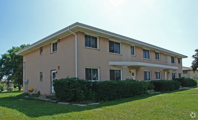 Building Photo - 9400-9402 W Beckett Ave