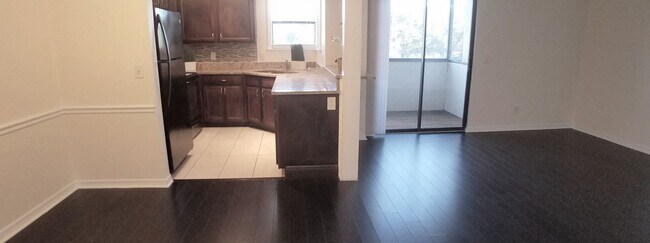 Building Photo - Beautiful 1/1 Remodeled Condo for Rent in ...