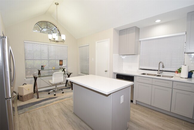 Building Photo - 22922 Glenover Dr