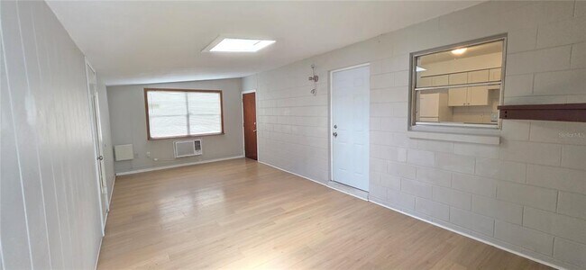 Building Photo - 410 S Oakwood Ave