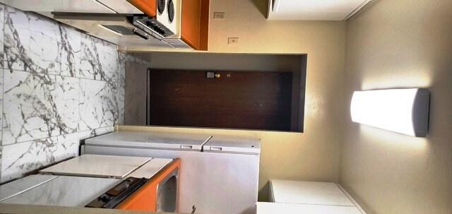 Building Photo - 2955 Lakeside Dr