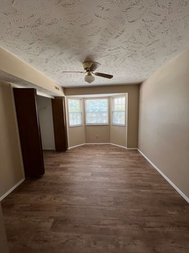 Building Photo - 2 Bedroom, 2 Bath Broadview Heights
