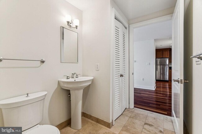 Building Photo - 1701 Locust St