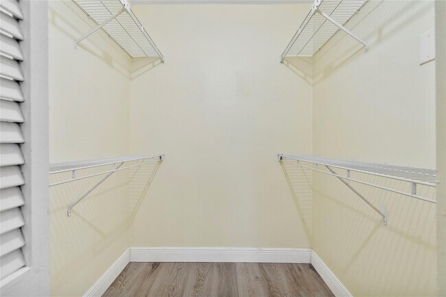 Building Photo - 10856 Cypress Glen Dr