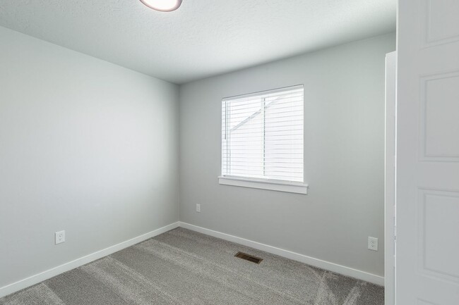 Building Photo - New 4 Bed 2.5 Bath House in Star