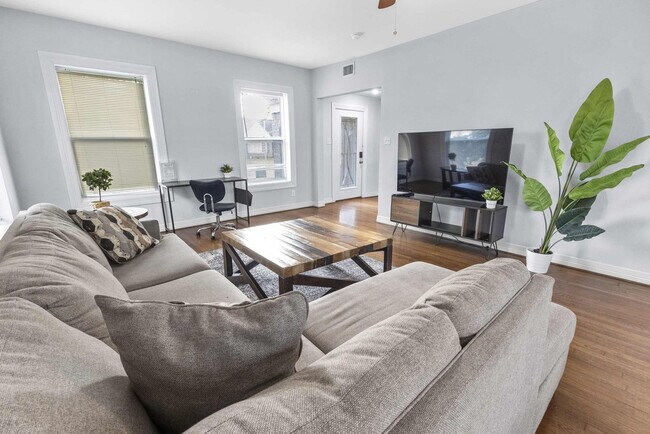 Building Photo - 3321 Charleston St