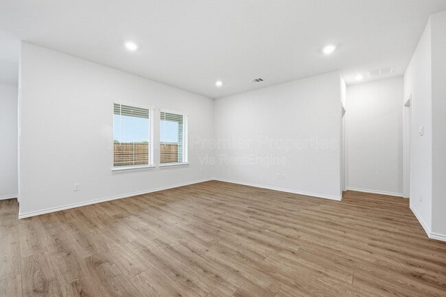 Building Photo - 508 Regiment Rd