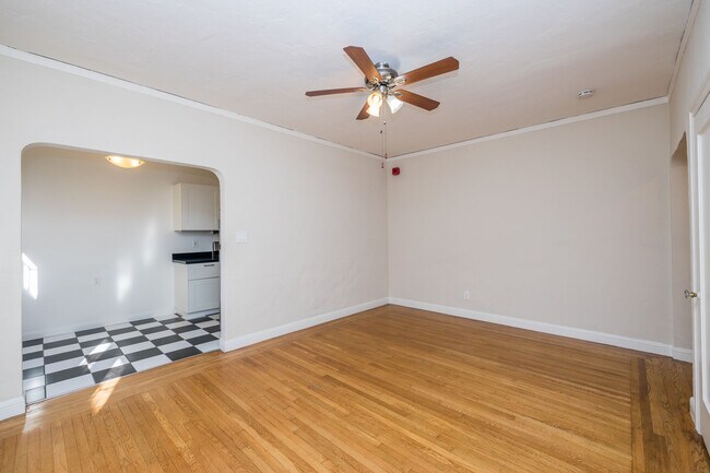 Building Photo - 421 Van Dyke