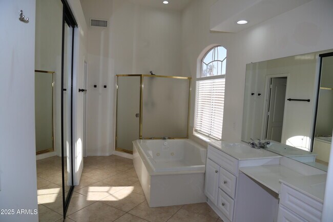 Building Photo - 8895 E Wood Dr