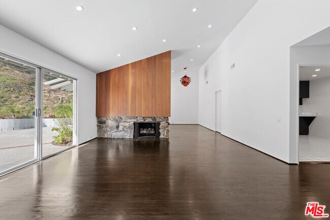 Building Photo - 6441 Tahoe Dr