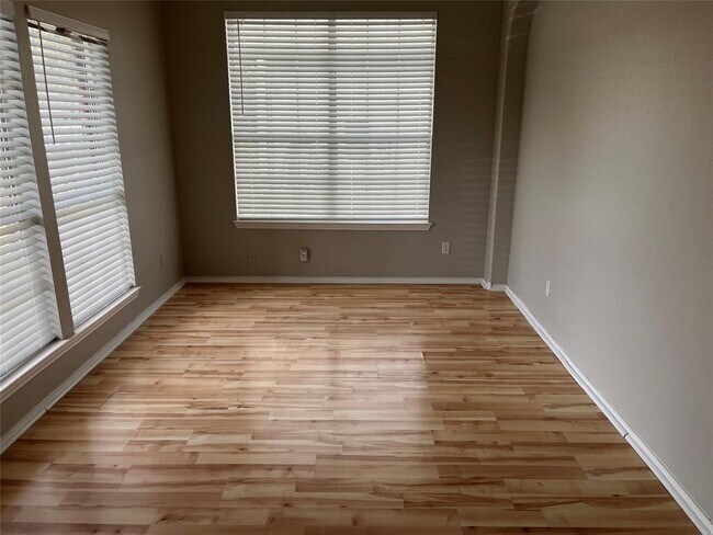 Building Photo - 10306 Snapdragon Dr