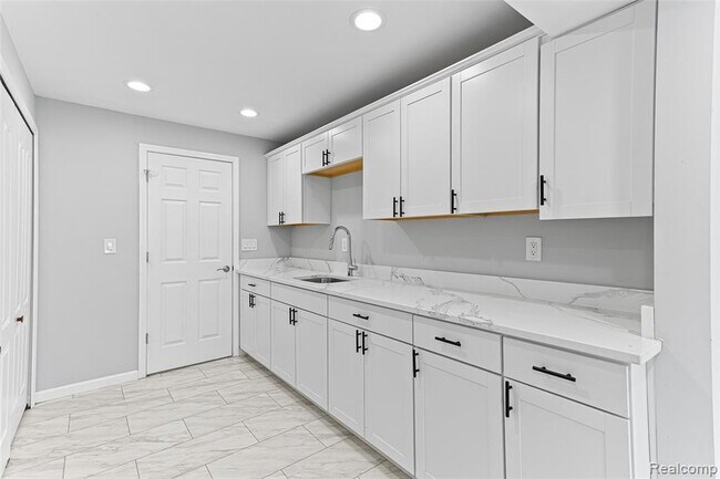 Building Photo - 30575 Hogan Ln