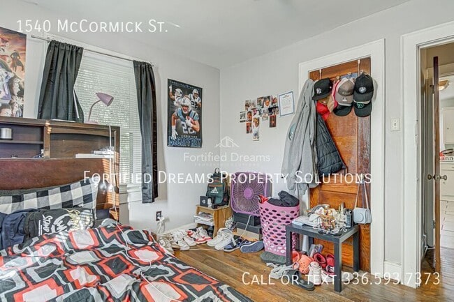Building Photo - 1540 McCormick St